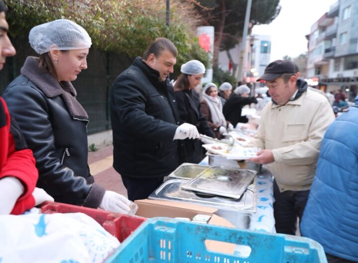Seferihisar’ın kalbinde bin kişilik “İftar Sofrası” kuruldu