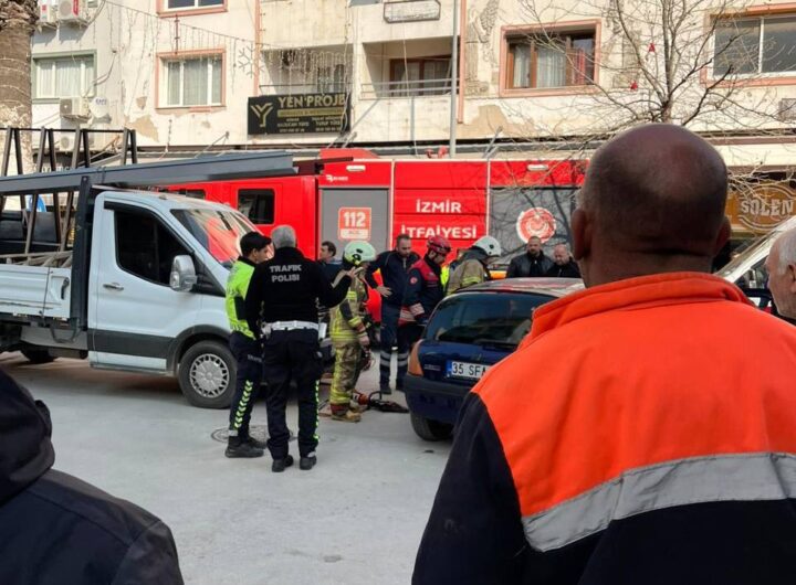 Seferihisar’da Trafik Kazası: Araçta Sıkışan Vatandaş İtfaiye Tarafından Kurtarıldı