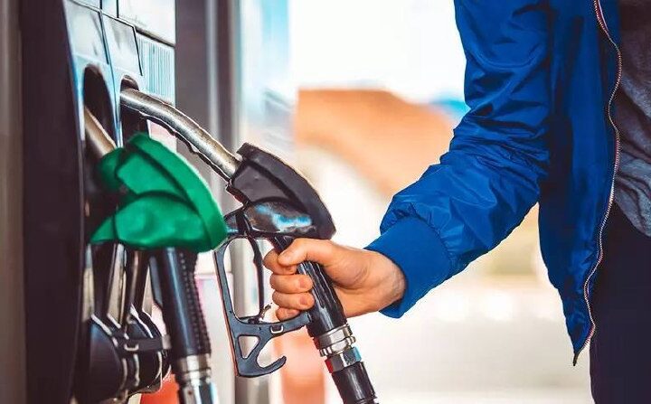 Akaryakıta Dev Zam: Motorin Bir Gecede 6 Liradan Fazla Arttı, Tabelalar Değişti