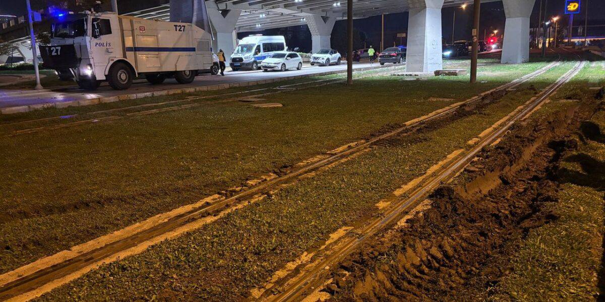 TOMA Tramvay Hattına Zarar Verdi Büyükşehir dava açmaya hazırlanıyor